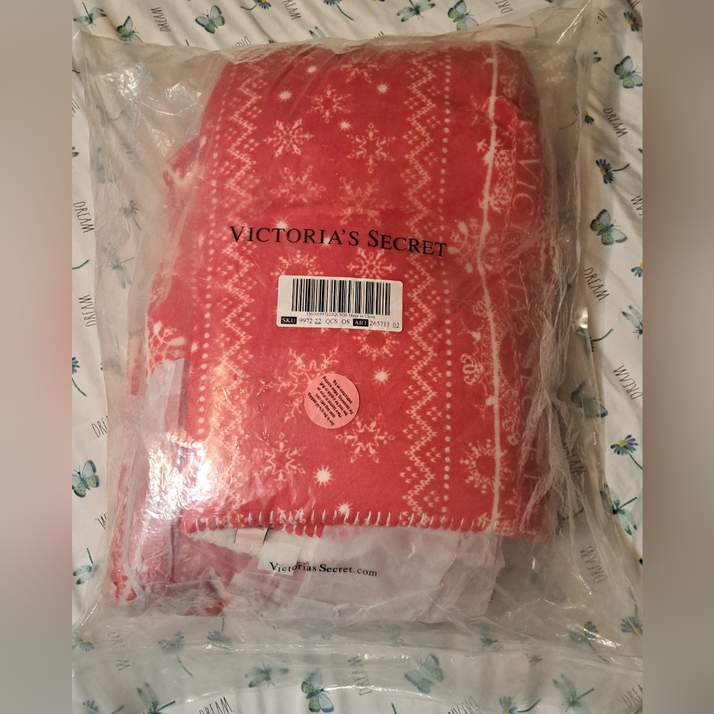 Brand new Victoria's Secret Sherpa blanket